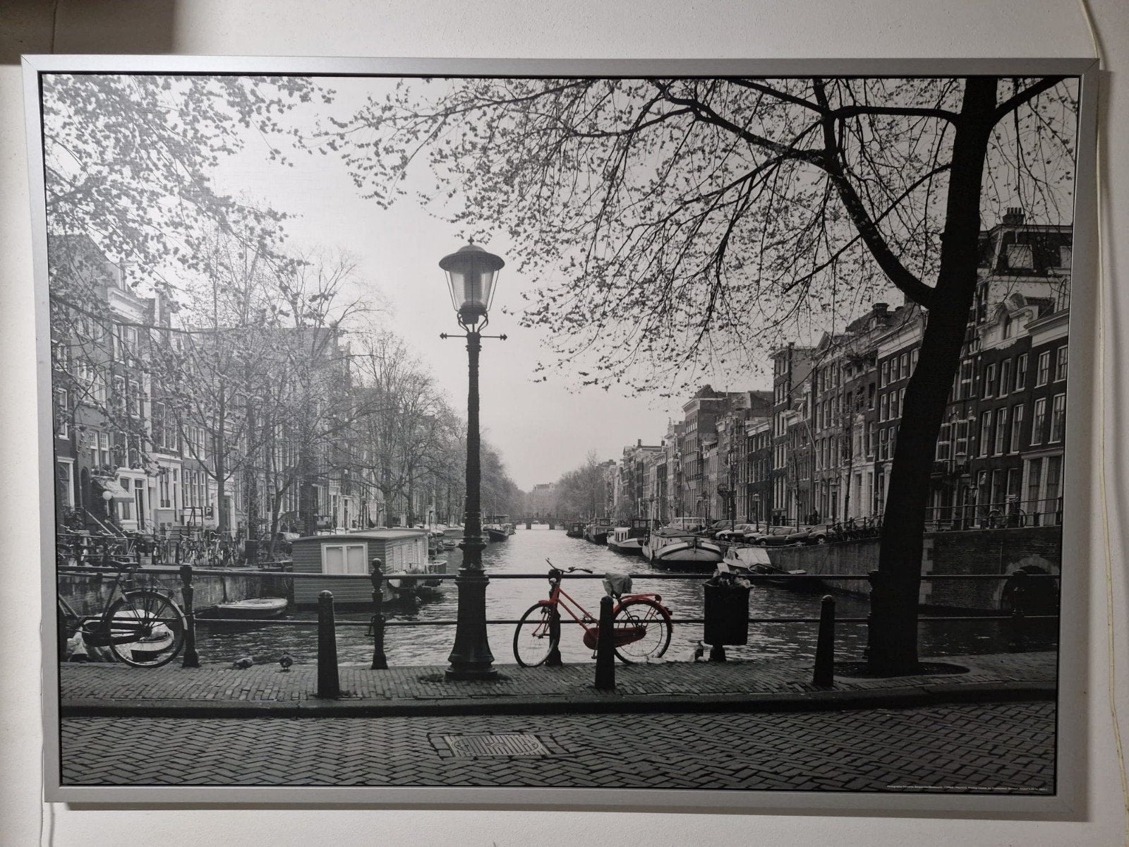 Schilderij Amsterdam Gracht - Zwart-wit met rode fiets, Ophalen, Zo goed als nieuw, Schilderij, 100 tot 125 cm