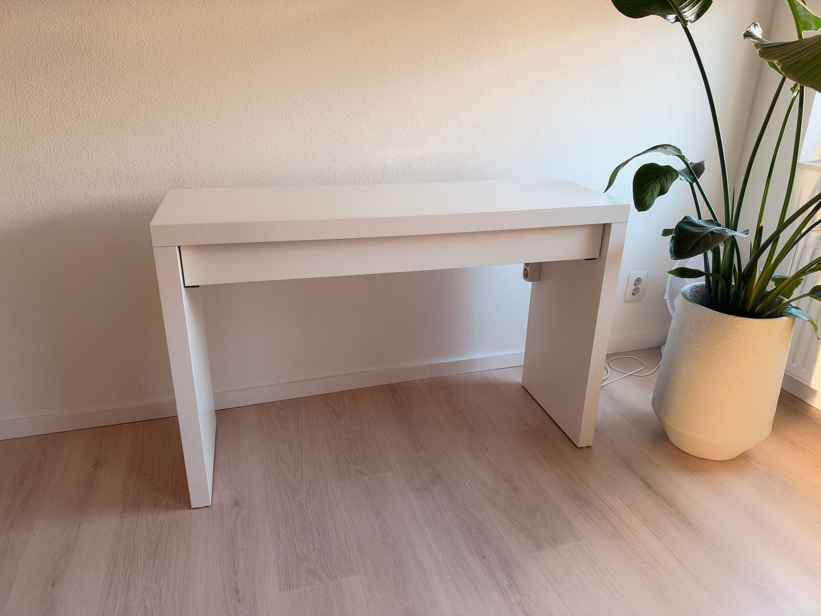 Malm makeup tafel IKEA, Ophalen, Zo goed als nieuw, 25 tot 50 cm, Rechthoekig