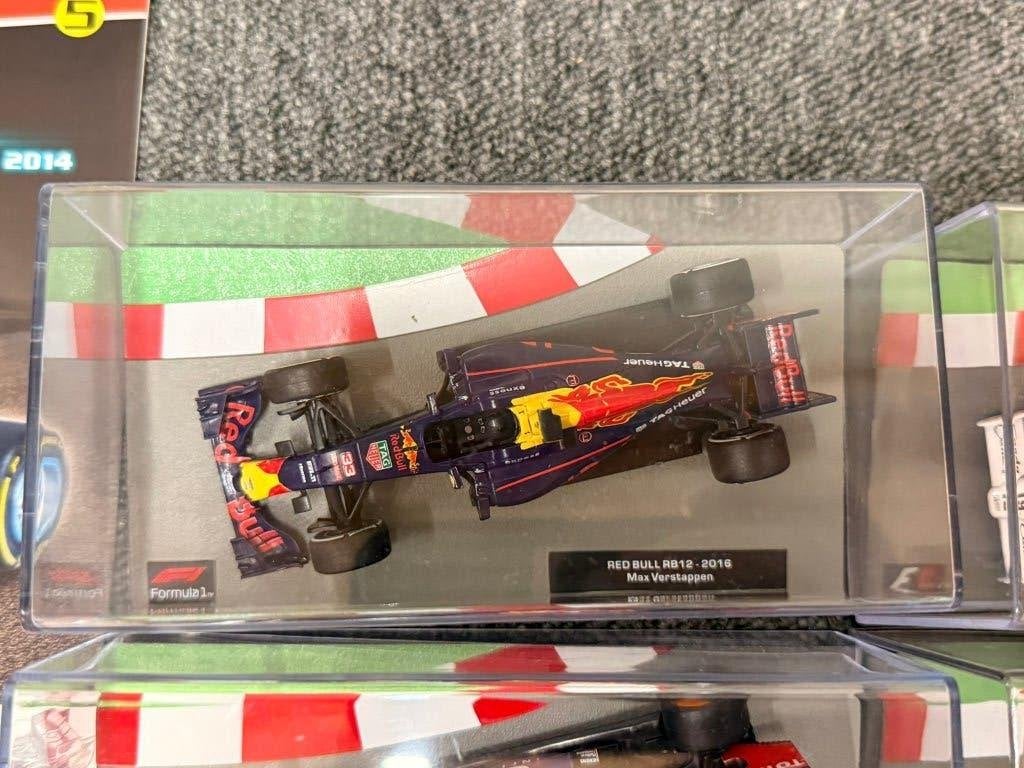 24x Altaya F1 Formule 1 Ferrari Red Bull Verstappen 1:43 etc, Auto, Zo goed als nieuw, 8124AD Wesepe, Info@dinkytoysinkoop.nl