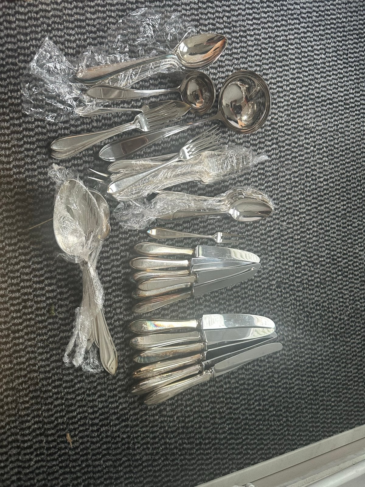 Diverse collectie zilveren en verzilverde items, Ophalen