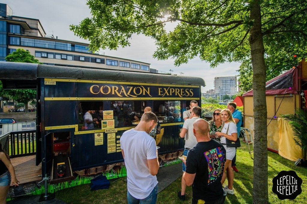 foodtruck wagon zeer bijzonder en onderscheidend, Ophalen