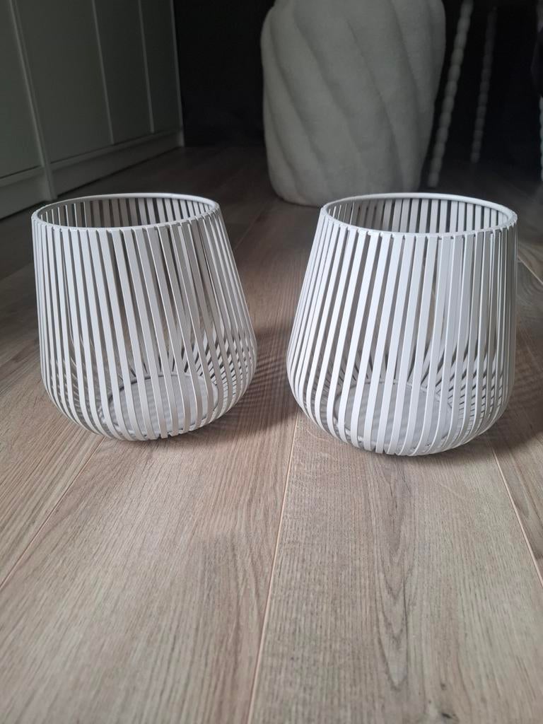 Set van 2 Witte Metalen Kandelaars/Windlichten, Ophalen, Wit, Zo goed als nieuw, Metaal