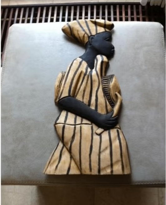 Design afrikaans beeld voor aan de muur L 48 cm br 22 cm, Antiek en Kunst, Kunst | Beelden en Houtsnijwerken, Houtsnijwerk, Ophalen of Verzenden