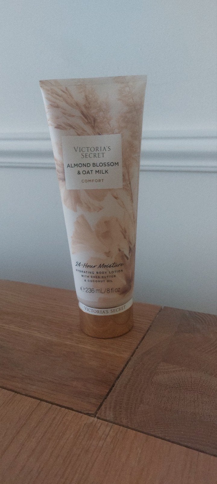 Victoria's Secret Almond Blossom & Oat Milk Body Lotion, Ophalen of Verzenden, Nieuw, Bodylotion, Crème of Olie