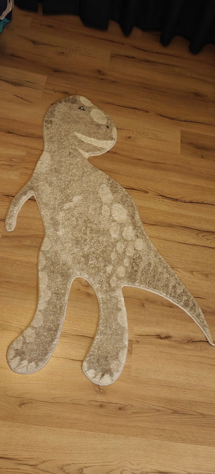 Dinosaurus vloerkleed voor kinderkamer - Zo goed als nieuw, Ophalen, Speels, Kinderkamer, Dinosaurus, 100 tot 150 cm, Grijs