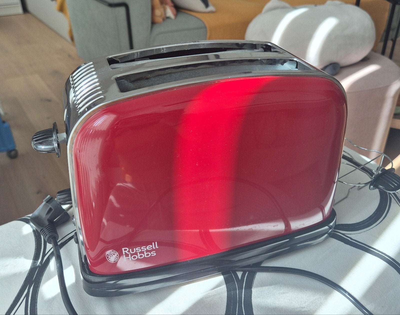 Russell Hobbs Broodrooster Rood - Zo goed als nieuw, Ophalen, Zo goed als nieuw