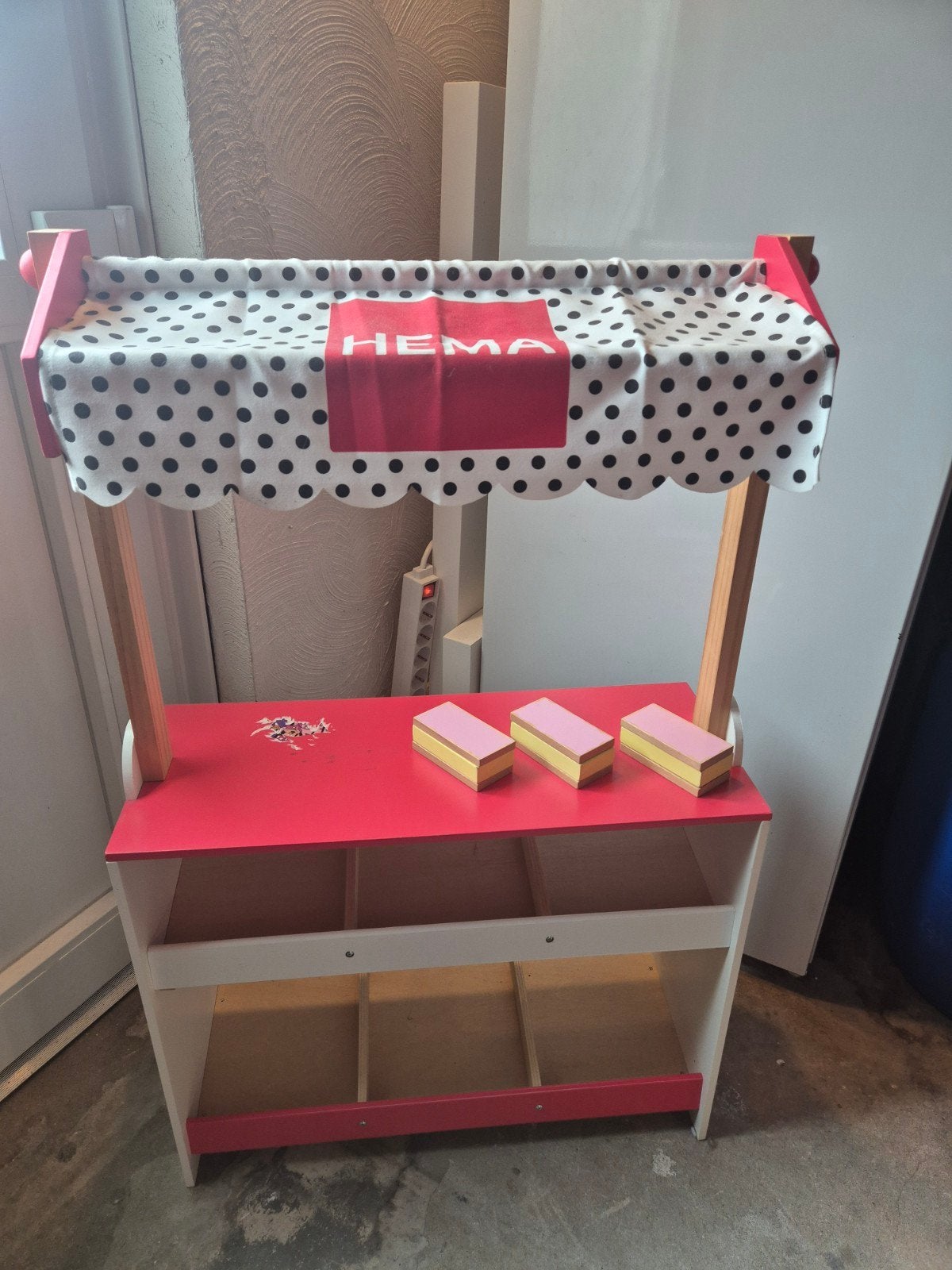 Hema Houten Speelgoedwinkel/Marktkraam met Tompoucen, Ophalen, Gebruikt, Meubelstuk of Keukentje