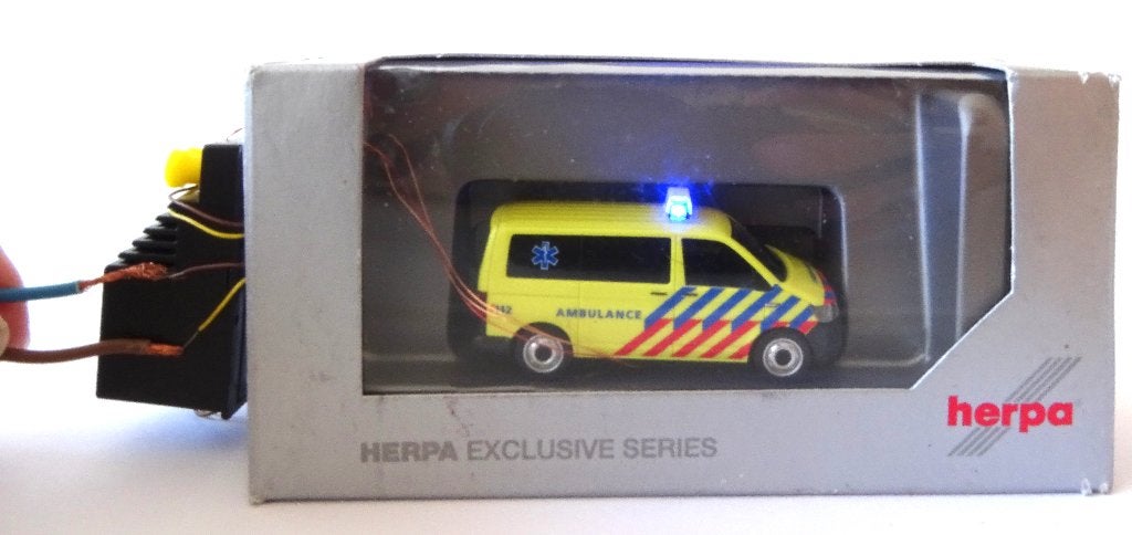 Herpa Volkswagen T6 Ambulance met werkend zwaailicht, Ophalen of Verzenden, Nieuw, Bus of Vrachtwagen, Herpa