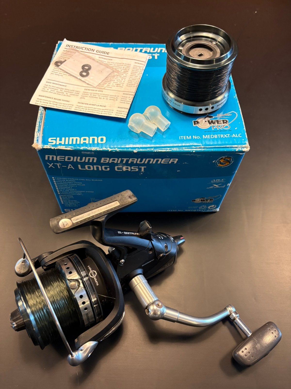 Shimano medium baitrunner XTA longcast incl reservespoel, Ophalen of Verzenden, Zo goed als nieuw, Molen