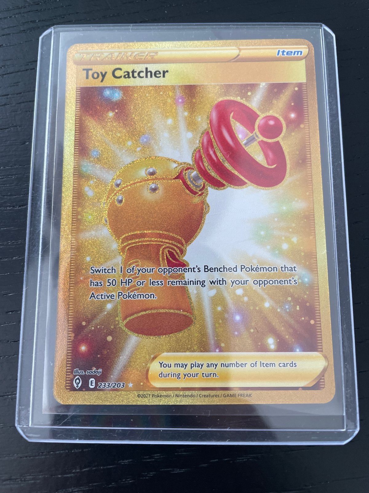 Pokémon TCG: Toy Catcher Gold Secret Rare 233/203, Ophalen of Verzenden, Zo goed als nieuw, Losse kaart, Foil