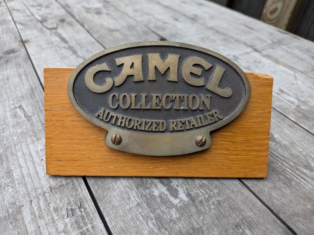 Officieel Camel embleem., Verzamelen, Merken en Reclamevoorwerpen, Ophalen of Verzenden, Reclamebord