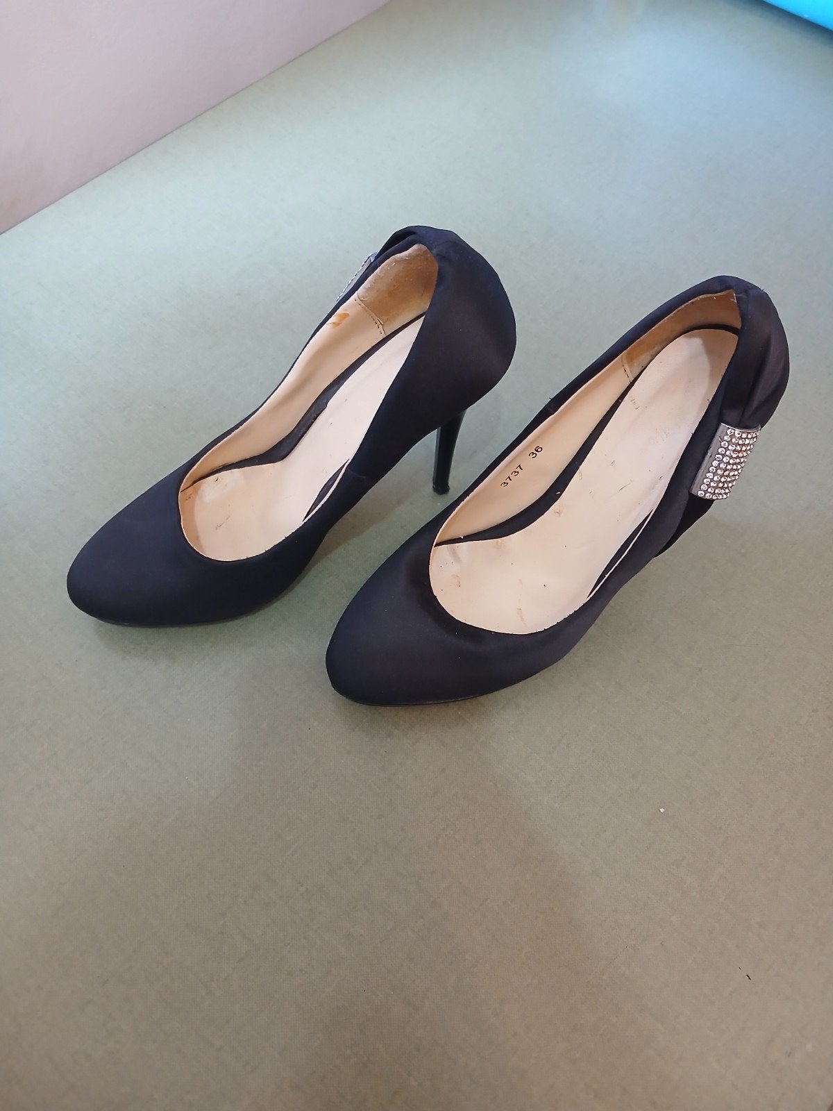 Zwarte pumps maat 36 met strass detail, Kleding | Dames, Ophalen, Gedragen, Zwart, Pumps