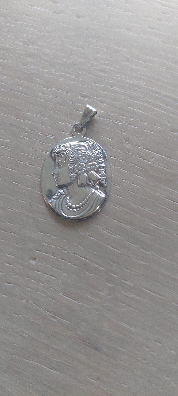 Zilveren Hanger met Klassiek Profiel, Ophalen