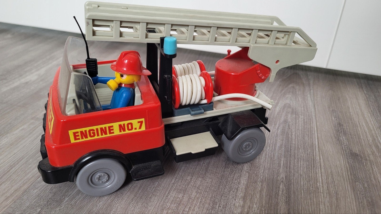 Vintage originele Playmobil Brandweerwagen met Brandweerman, Complete set, Voertuig, Ophalen of Verzenden, Zo goed als nieuw
