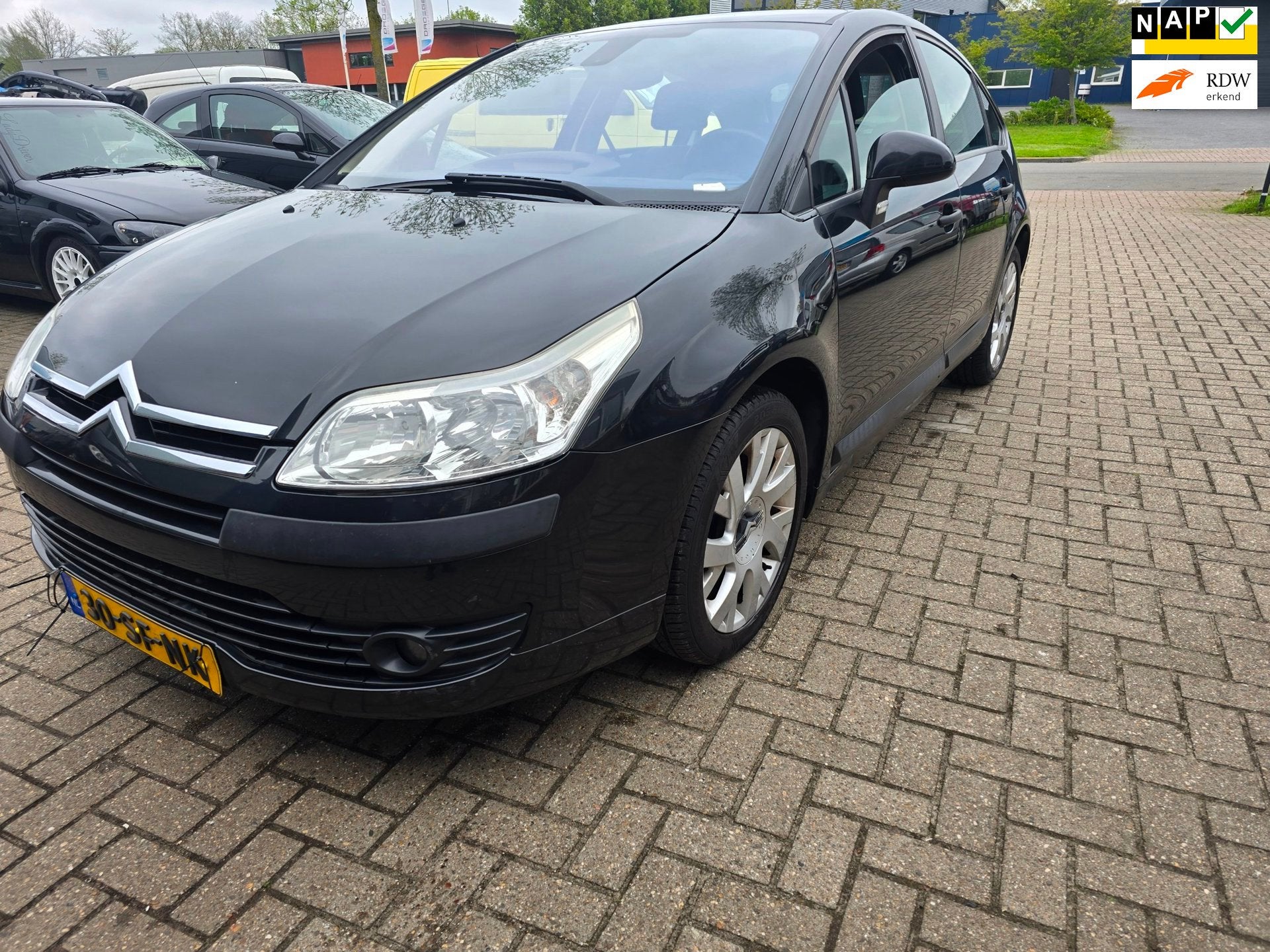 Citroen C4 1.4-16V Ligne Prestige, Auto's, Voorwielaandrijving, Zwart, Origineel Nederlands, Handgeschakeld