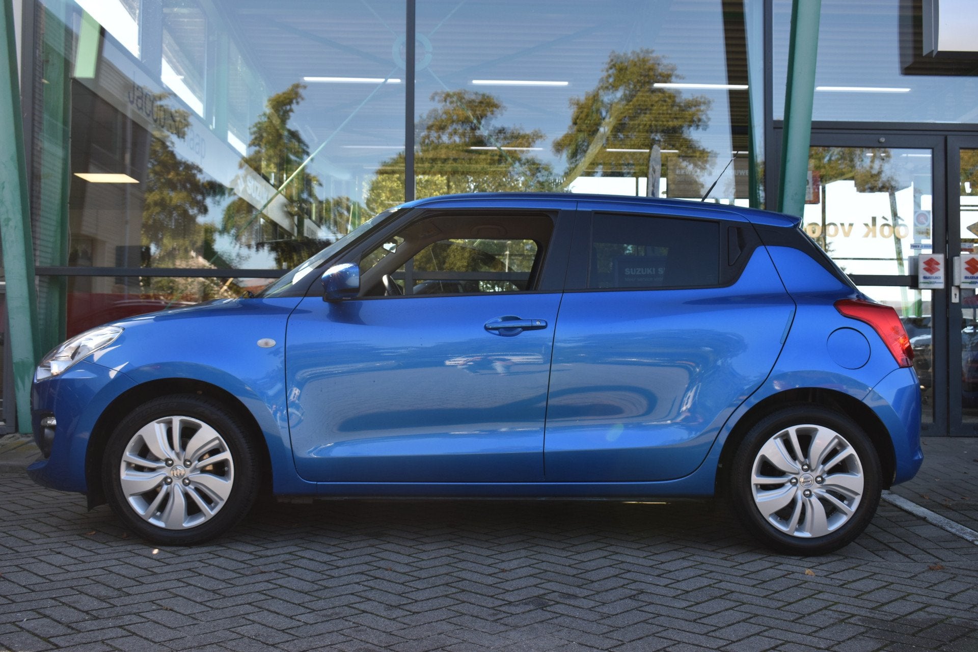Suzuki Swift 1.2 Select Automaat 82pk | Apple Carplay/ Andro, Auto's, 12 maanden, Stof, Gebruikt, 4 cilinders