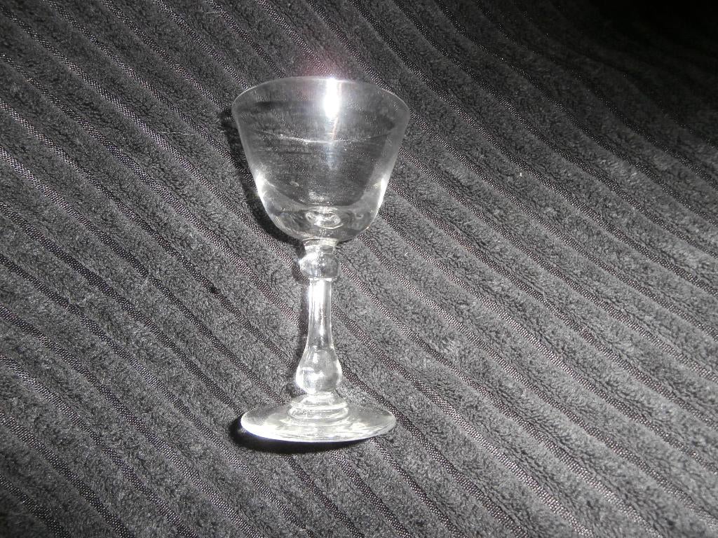 glas antiek op mooie voet 1 glas likeurglas, Verzamelen, Ophalen of Verzenden, Zo goed als nieuw, Overige typen