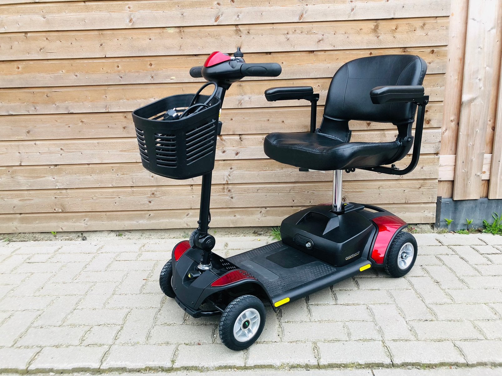 Opvouwbare scootmobiel 4wiel met luchtbanden en vering !!, Diversen, Brommobielen en Scootmobielen, 10 km/u of minder, Pride, 16 t/m 25 km