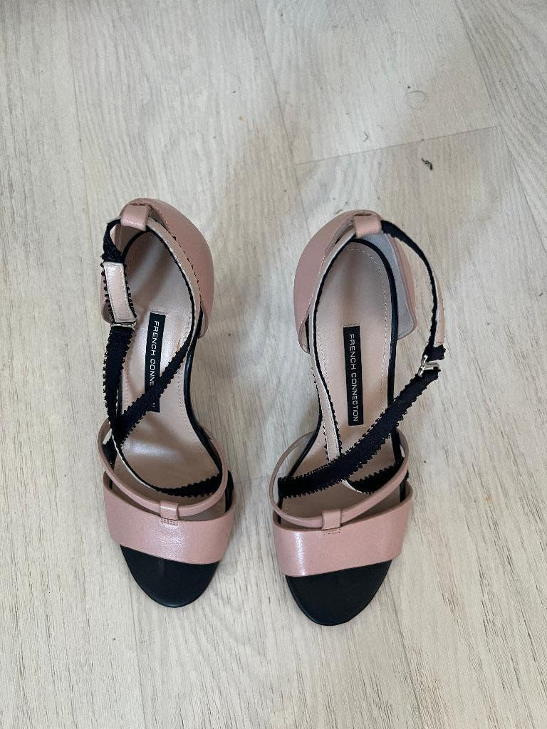 FRENCH CONNECTION  mooie hakken  MAAT 38  NIEUW IN DOOS, Kleding | Dames, Overige kleuren, Nieuw, Ophalen of Verzenden, FRENCH CONNECTION