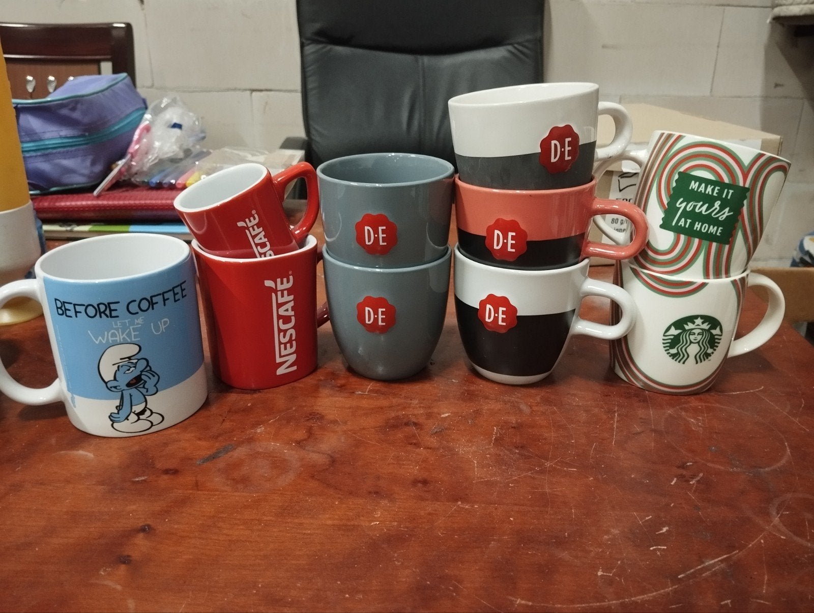 10x Koffiemokken: Douwe Egberts, Starbucks, Nescafe, Smurfen, Gebruikt, Keramiek, Overige stijlen, Starbucks