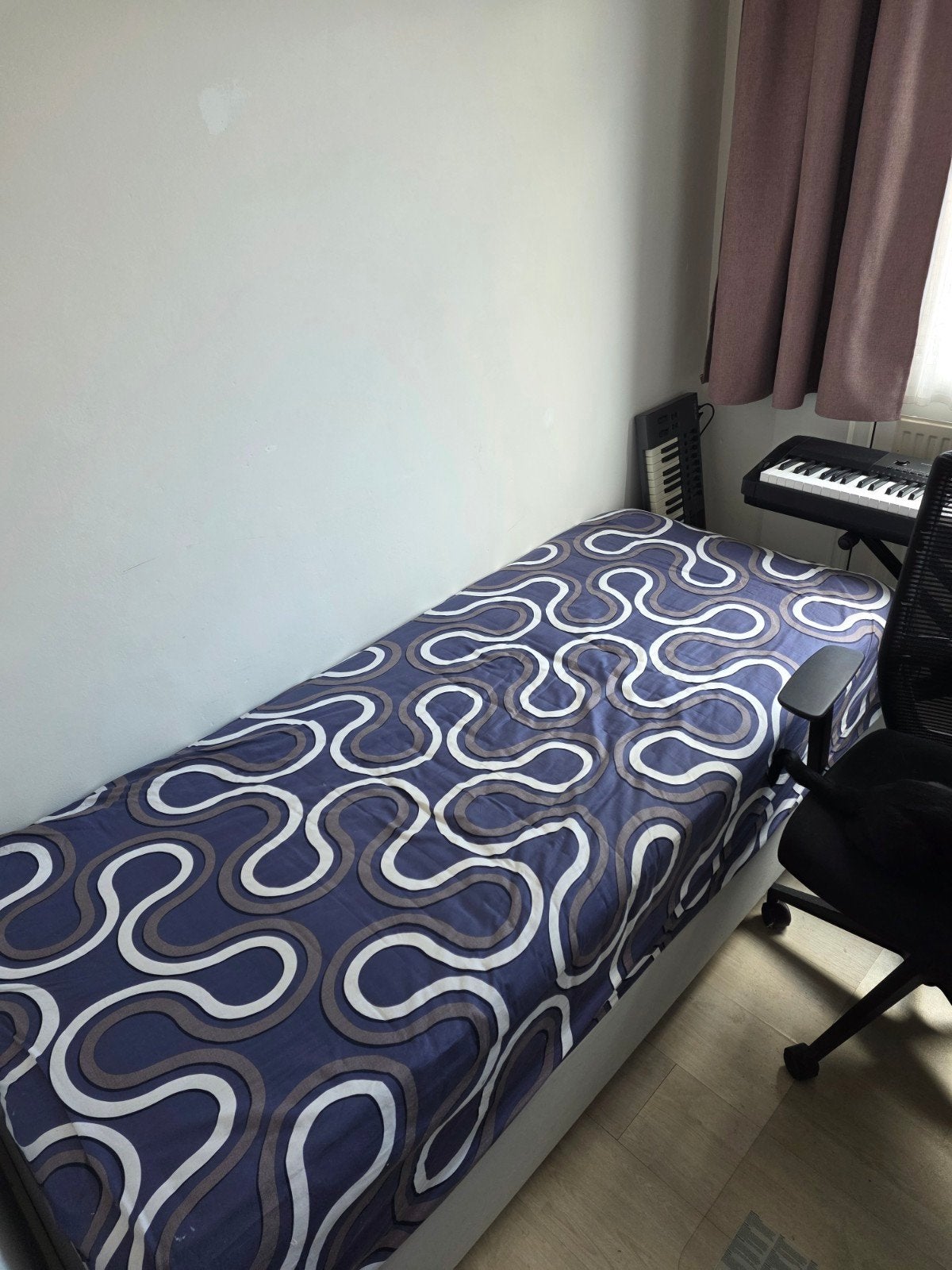 IKEA Eenpersoonsbed met Matras en Beddengoed, Gebruikt, 90 cm, Eenpersoons, Wit