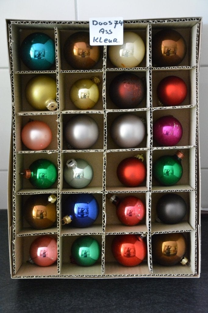 Kerstballen gekleurd Doos 74, Ophalen of Verzenden, Zo goed als nieuw