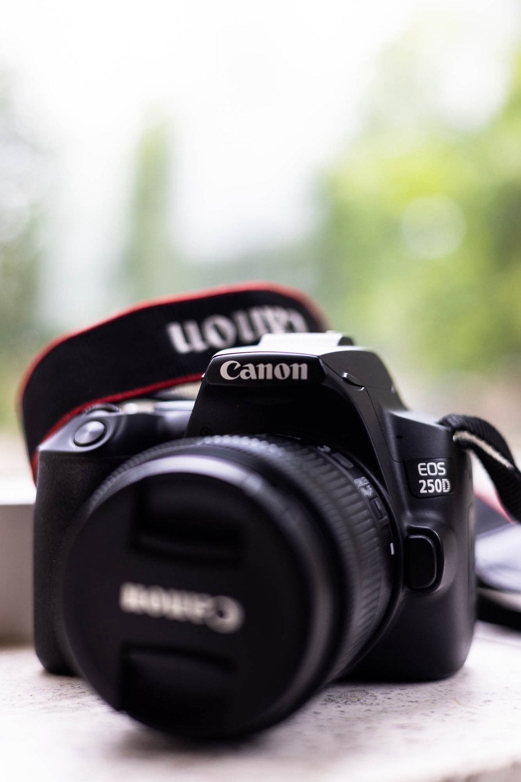 Canon EOS 250D, Spiegelreflex, Canon, Ophalen of Verzenden, Zo goed als nieuw