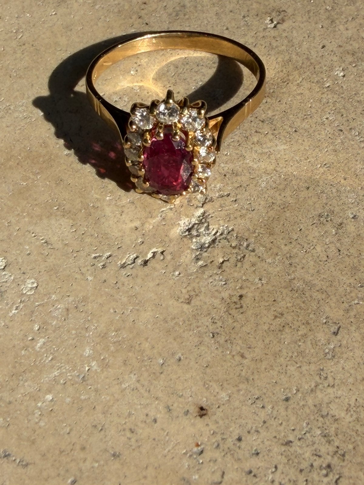 Vintage diana cluster ring met robijn en diamant, Ophalen of Verzenden, 17 tot 18, Goud, Dame