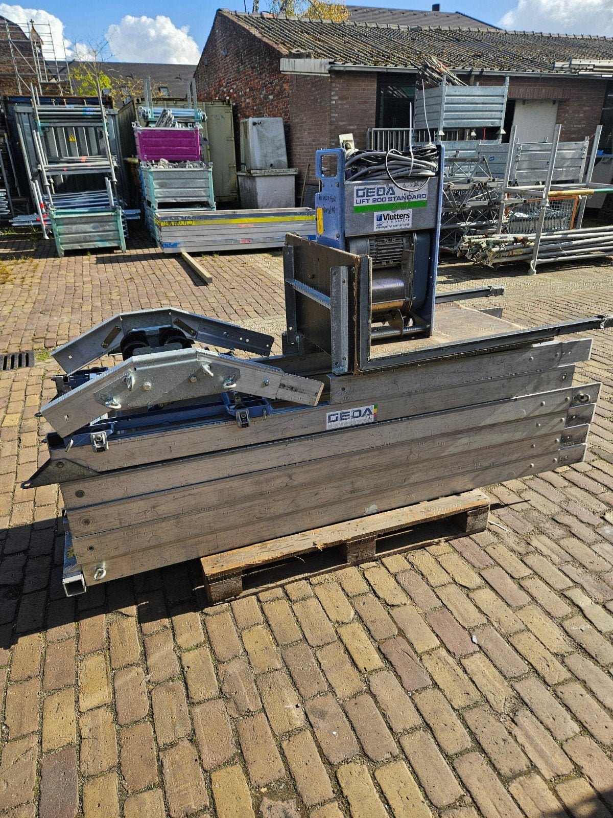 Geda ladderlift 11 mtr met knikstuk, Ophalen, Gebruikt, ., Bouwlift