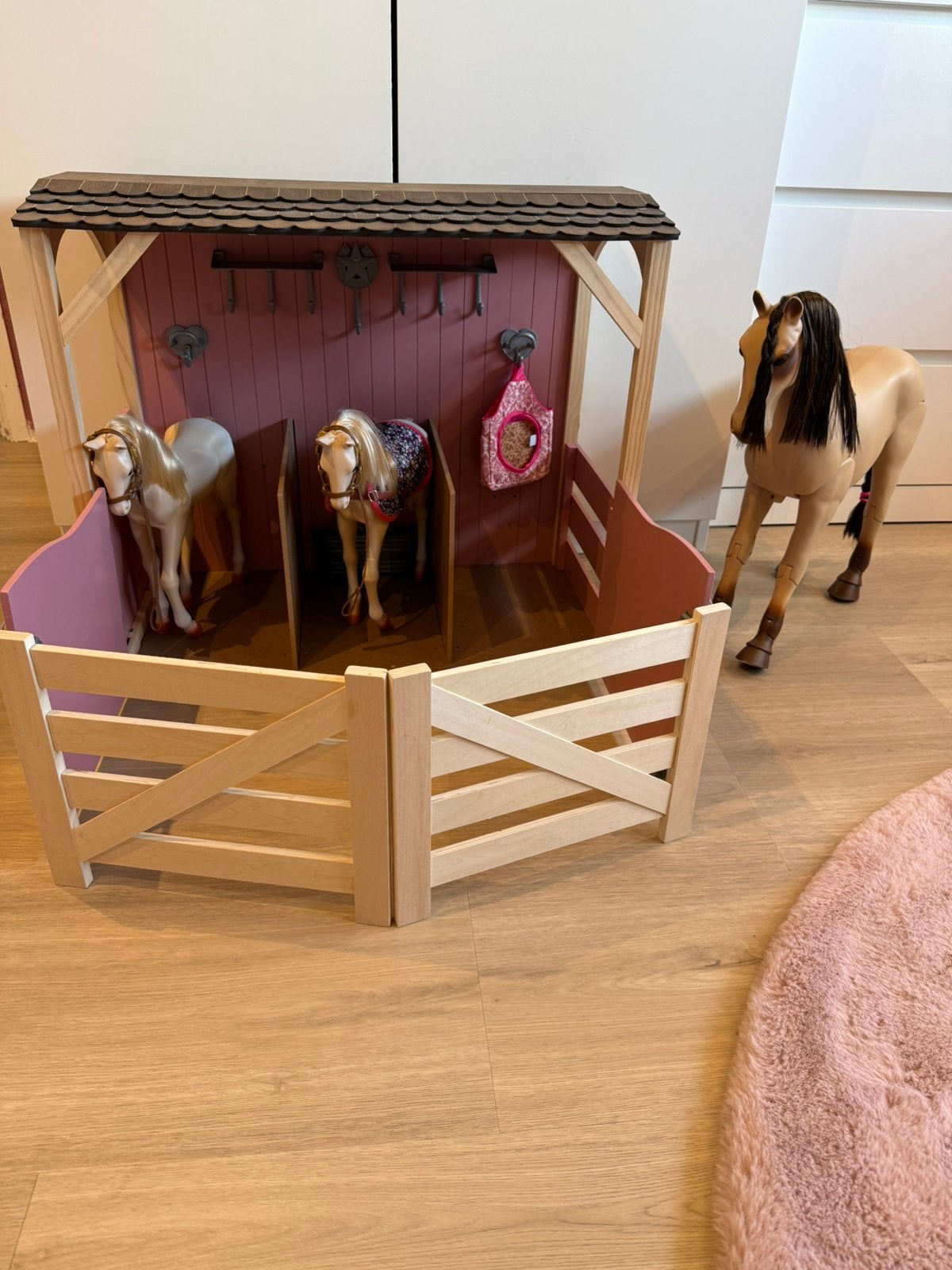 Our generation paardenstal inclusief 3 paarden, Ophalen, Zo goed als nieuw