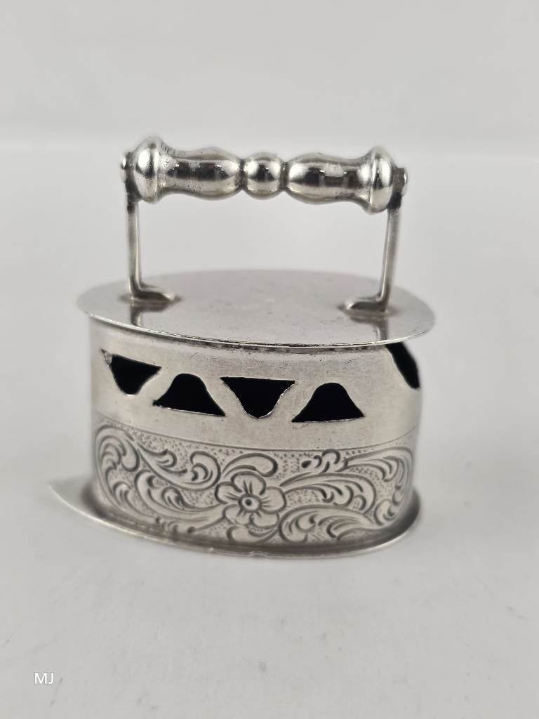 Zilveren miniatuur Strijkijzer                          Z105, Antiek en Kunst, Ophalen of Verzenden, Zilver