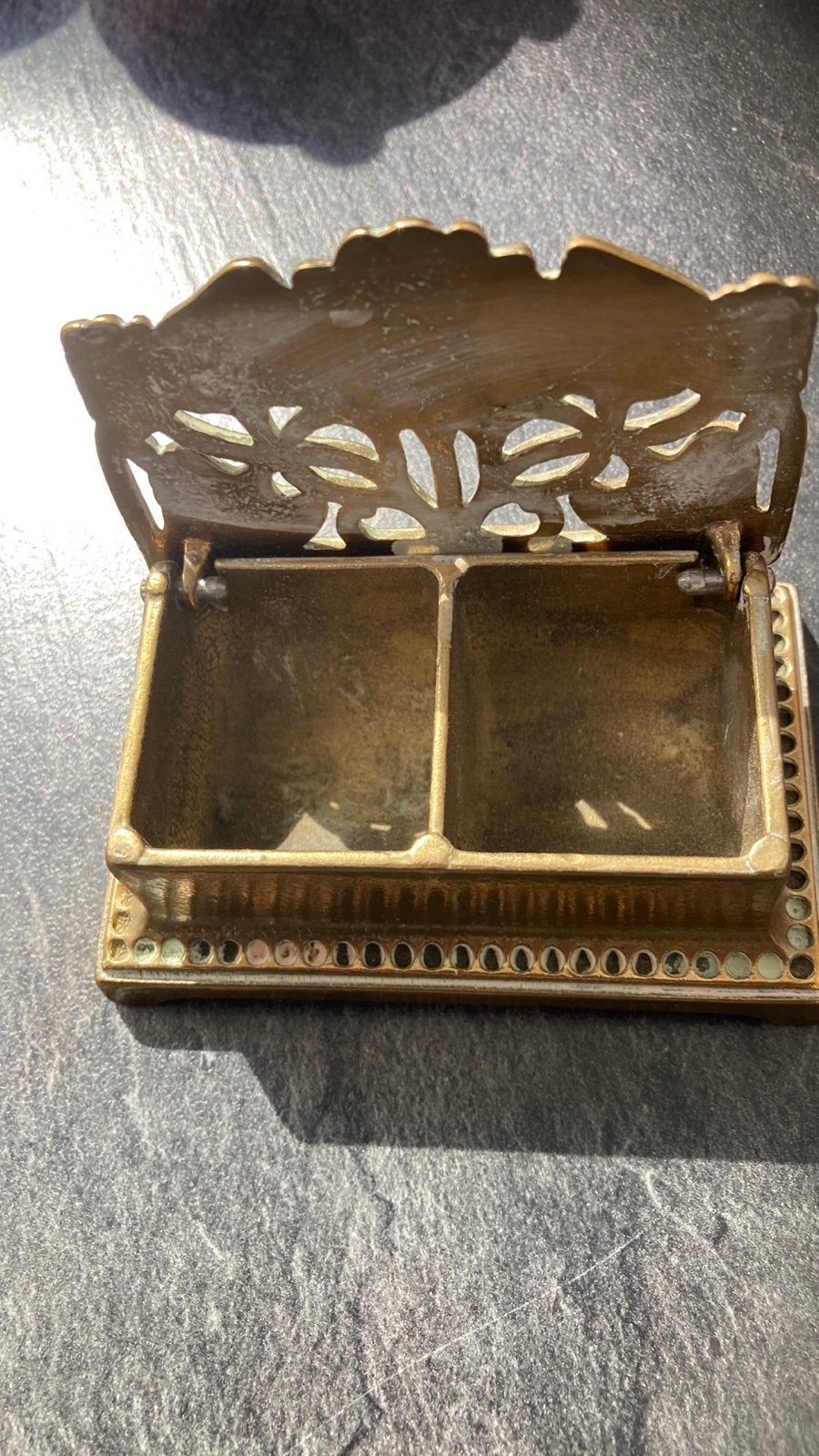 Antieke Bronzen Doos met Zonnebloem Decoratie, Ophalen of Verzenden, Brons