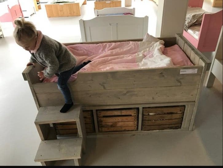 Stevig houten kinderbed met opbergruimte matrasmaat 150/70, Gebruikt, 70 tot 85 cm, Lattenbodem, 140 tot 160 cm
