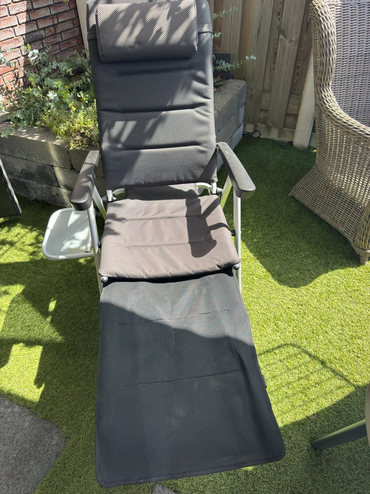 Verstelbare tuinstoel met voetenbankje, Tuin en Terras, Tuinstoelen, Ophalen, Gebruikt, Textileen, Verstelbaar