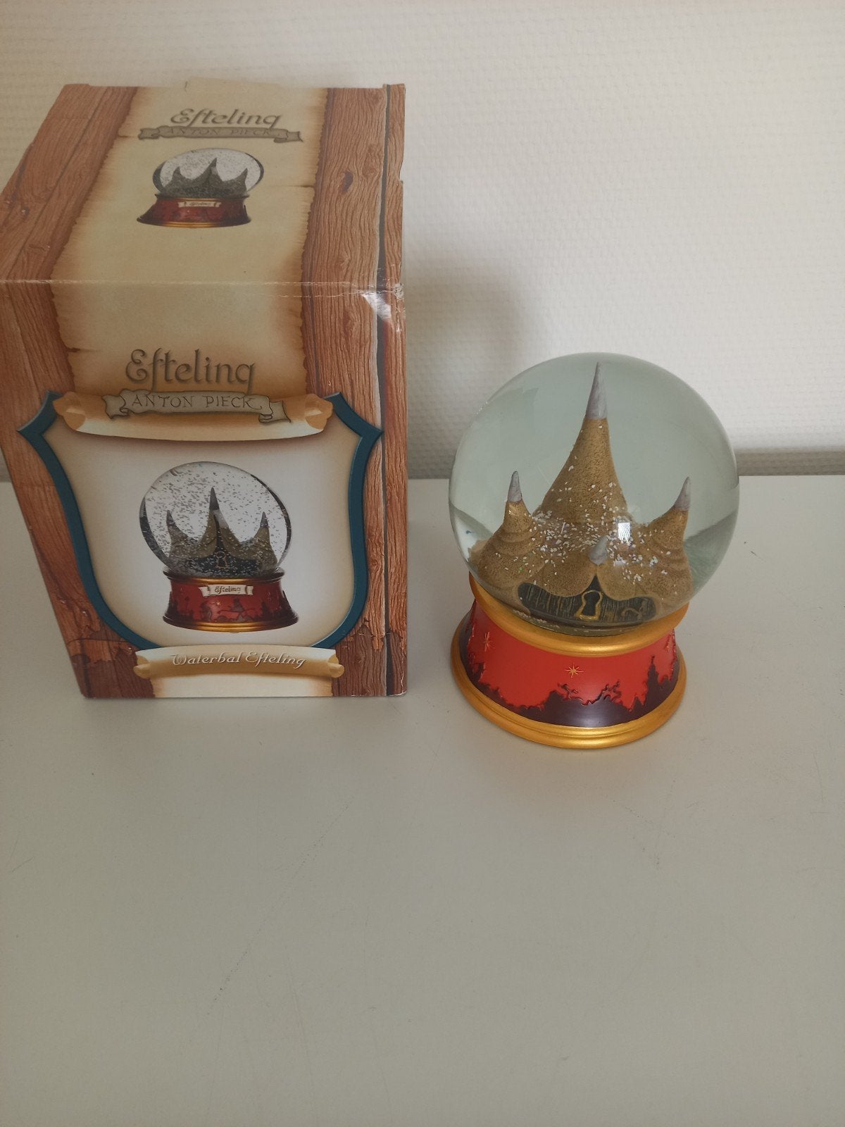 Nieuwe Efteling Anton Pieck Sneeuwbol - 17 cm hoog, Ophalen of Verzenden, Nieuw, Beeldje of Poppetje