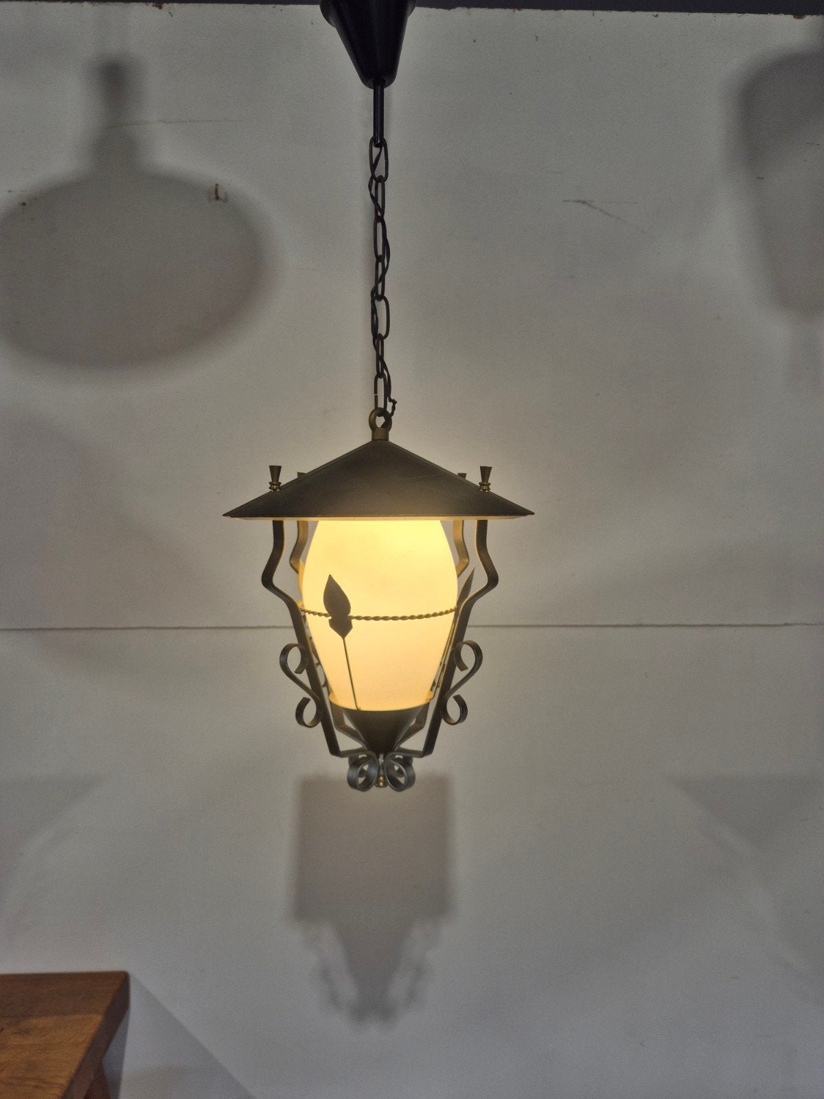 Mategot stijl vintage hanglamp opaline metaal lantaarn., Onbekend, Ophalen of Verzenden, Onbekend, Onbekend