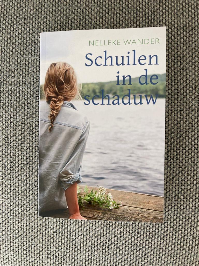 Nelleke Wander - Schuilen in de schaduw, Noord-Brabant, Nelleke Wander, Ophalen of Verzenden, Zo goed als nieuw
