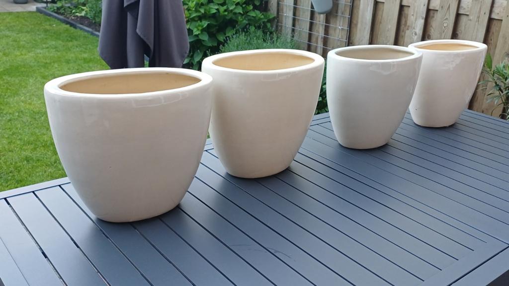4 ovale beige bloempotten, 26-27 cm hoog, Gebruikt, Binnen, Minder dan 40 cm, Overige vormen