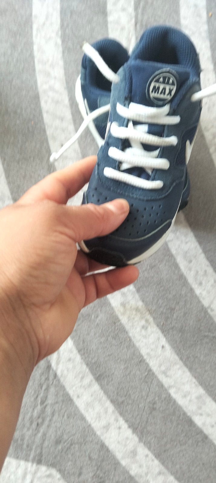 Nike Air Max sneakers voor kinderen - Maat 26, Kinderen en Baby's, Gebruikt, Ophalen of Verzenden, Nike, Jongen of Meisje