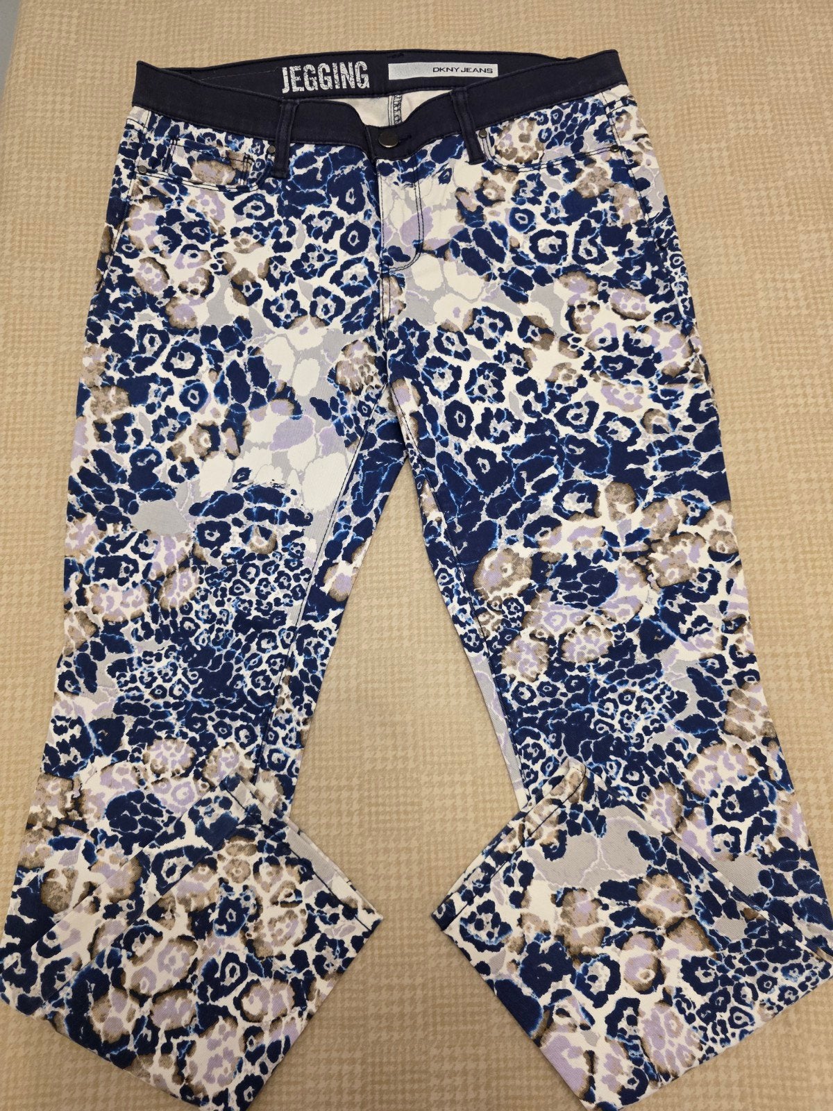 Nieuwe DKNY Jeans jegging - Maat M met dierenprint, Kleding | Dames, Broeken en Pantalons, Maat 38/40 (M), Blauw, Nieuw, Ophalen of Verzenden
