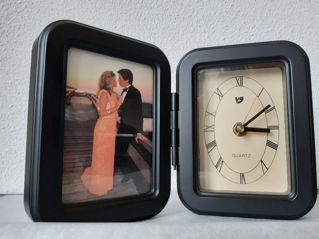 Klok kwarts uitklapbaar met fotolijst zwart, Ophalen of Verzenden, Gebruikt, Staande klok