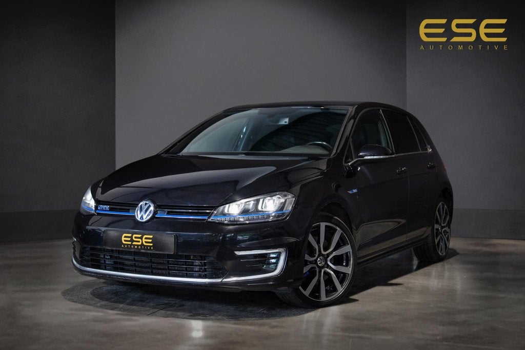 Volkswagen Golf 1.4 TSI GTE | Panorama | Leder | Navigatie, Auto's, Volkswagen, Stof, Gebruikt, 4 cilinders, Zwart
