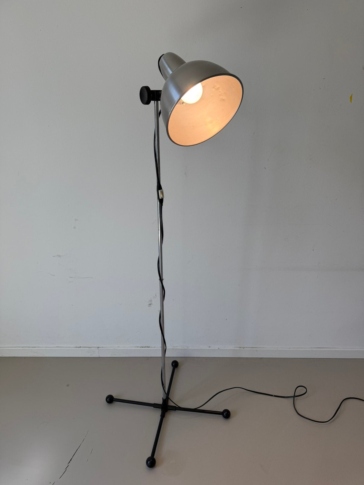 Vintage Mid-century HEMI vloerlamp spotlight | Zweden, Ophalen, 100 tot 150 cm, E27 (groot), Zo goed als nieuw