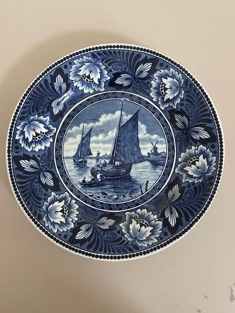 Delfts blauw bord Ceramique Maestricht. Maritiem zeilschepen, Ophalen