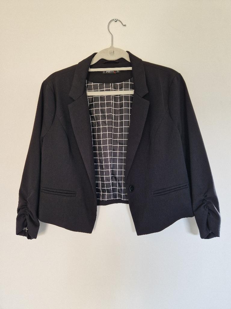 Zwart, cropped colbert / damesblazer FB Sister NIEUW Maat XL, Zwart, Maat 46/48 (XL) of groter, Nieuw, New Yorker