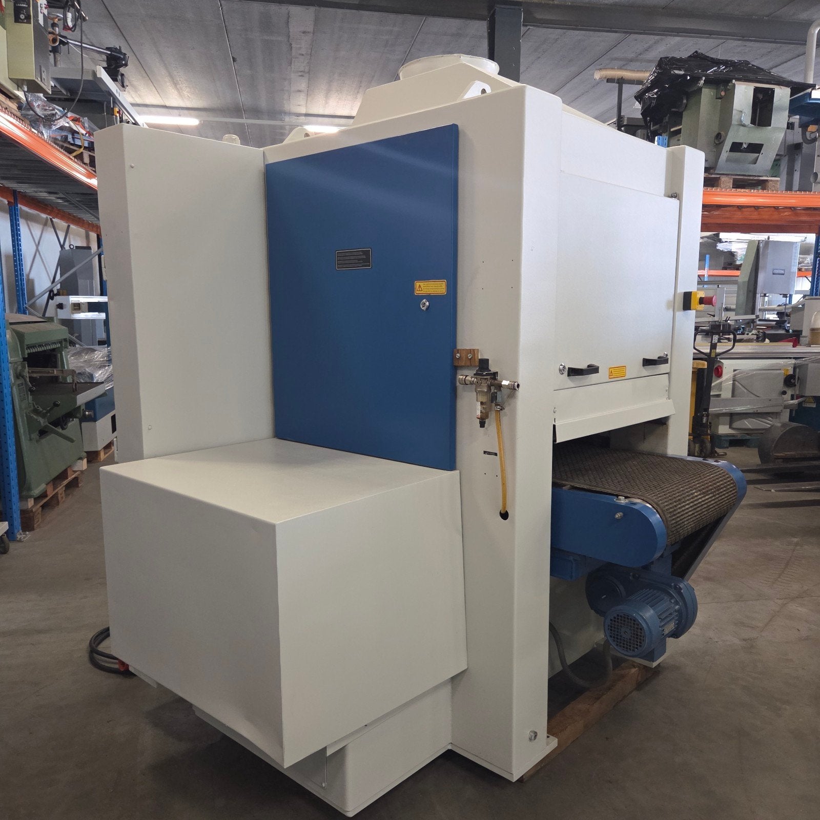 Boere breedbandschuurmachine 600mm schuurmachine, Ophalen of Verzenden, Zo goed als nieuw, 1200 watt of meer, Overige typen