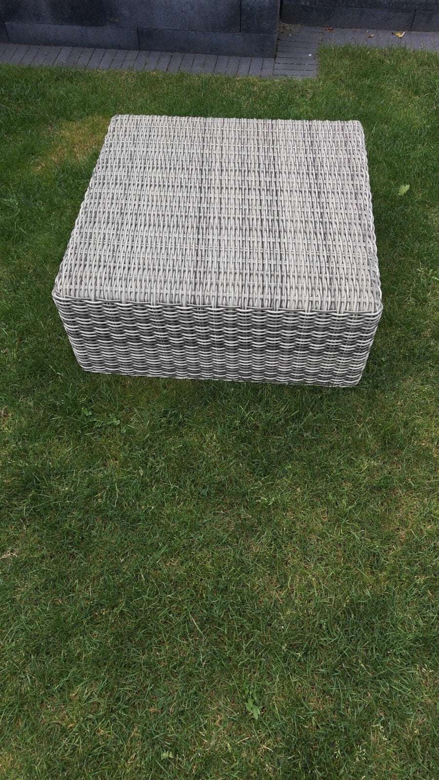 Wicker hocker / voetenbank van Garden Collections, Ophalen, Zo goed als nieuw