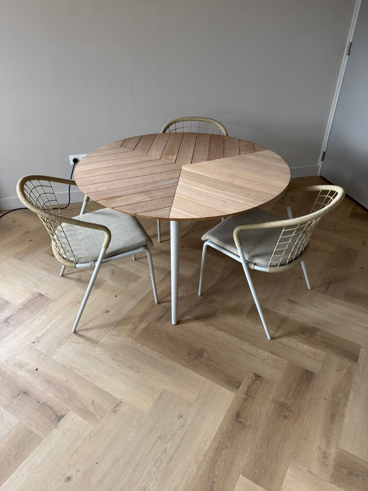 -50% ! Royal Botania Fensi + Styletto eetset - SHOWROOMMODEL, Tuin en Terras, 3 zitplaatsen, Aluminium, Ophalen of Verzenden, Zo goed als nieuw
