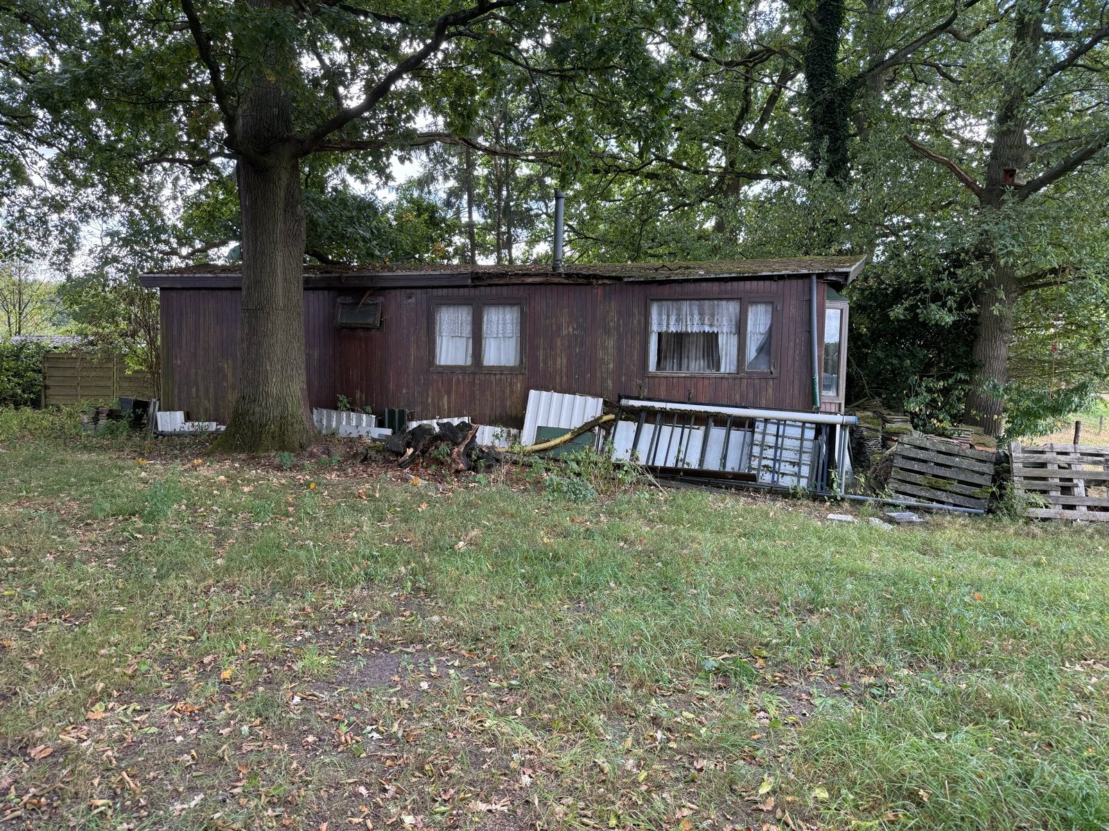 Hardhouten chalet / caravan 10 x 3,50m en 2 tuinhuisjes, Tot en met 2