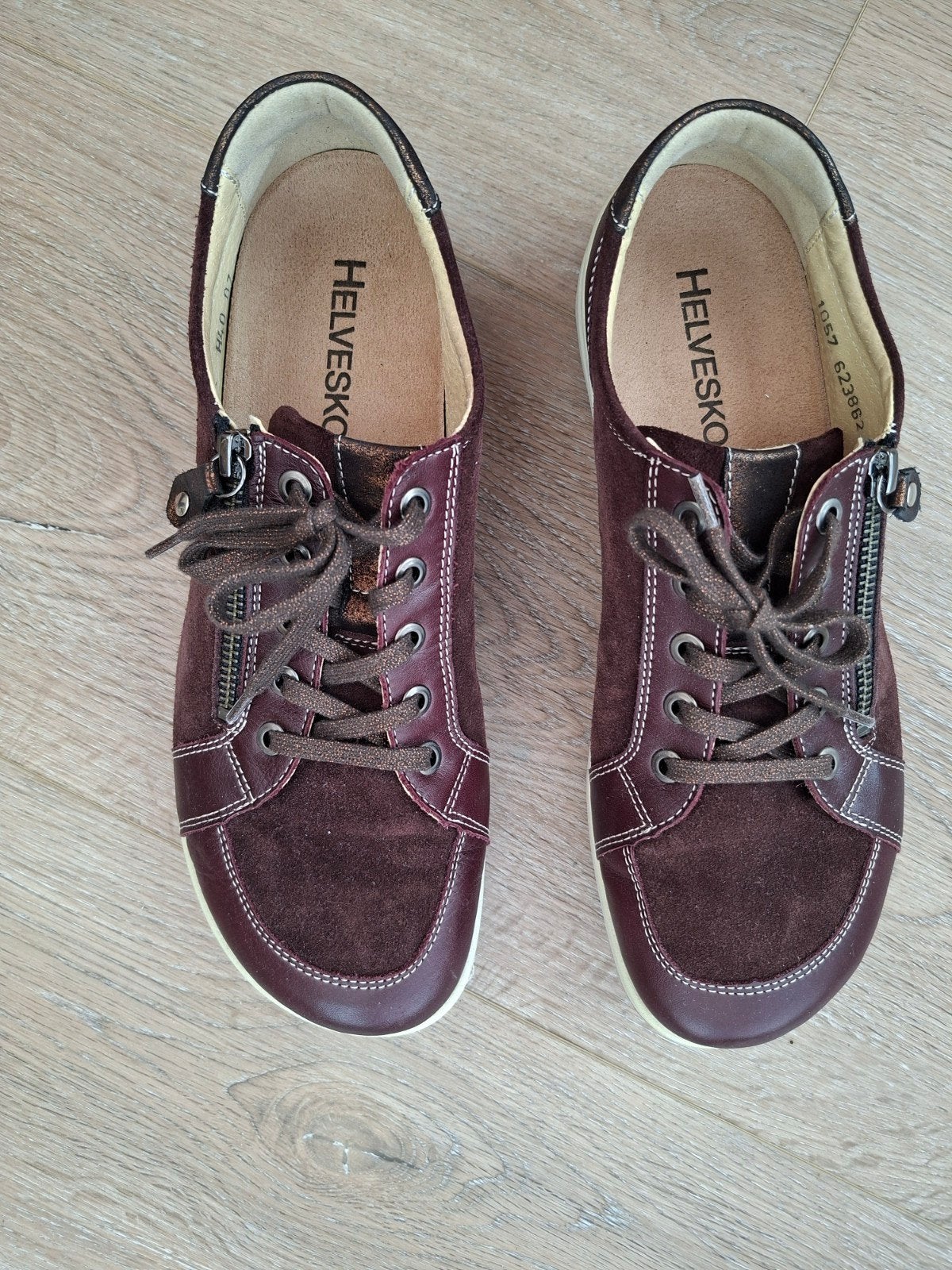 Helvesko sneakers, maat 40, bordeaux rood suede., Helvesko, Ophalen of Verzenden, Rood, Sneakers of Gympen